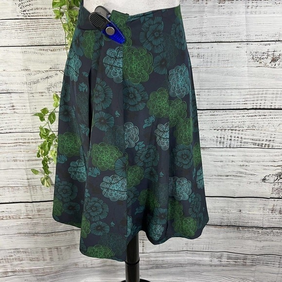 Liz Claiborne Skirt size 4 Blue Green Floral Knee Pleated A Line Tropical Modest - Picture 10 of 11